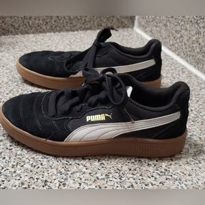 NWOT.  PUMA Softfoam shoes size 4C